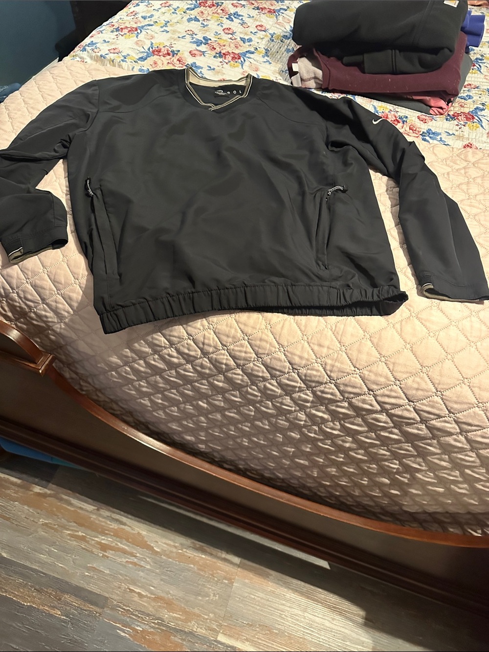 Nike Men's Black V neck Pullover Jacket